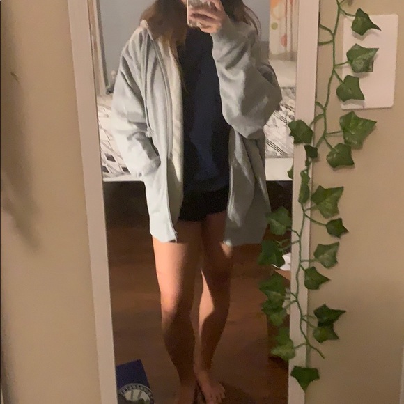 SOLD NWT BRANDY MELVILLE GREY CHRISTY HOODIE - Picture 3 of 3